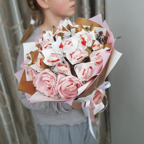 Букет цветочный с рафаэлло